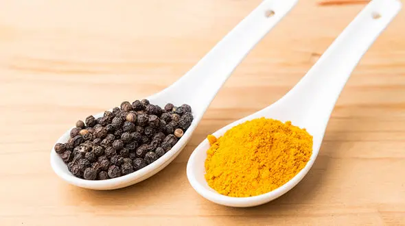 
چرا بهتر است زردچوبه و فلفل سیاه را با هم مصرف کنید؟
