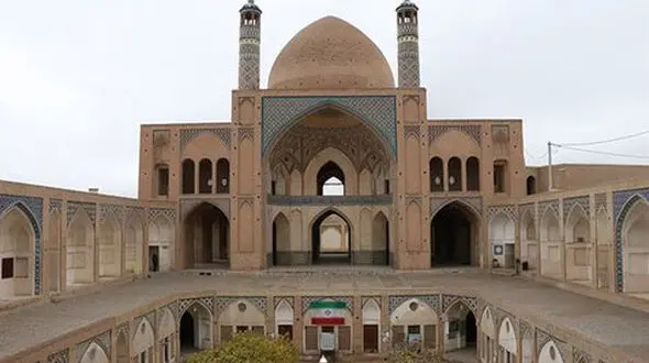 مسجد تاریخی آقا بزرگ کاشان یکی از باشکوه‌ترین و زیباترین مساجد دوره قاجار +عکس