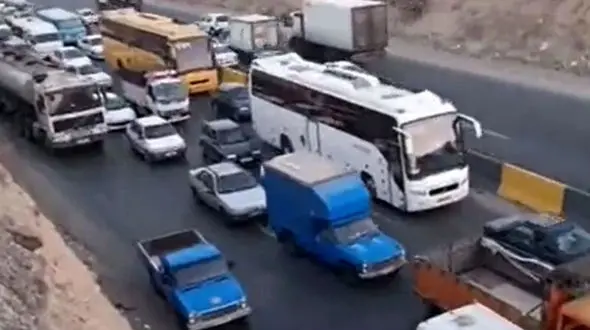 ببینید / تصادف زنجیره‌ای چند خودرو در محور قدیم تهران جاجرود + فیلم