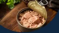فیلم معلولیت مادام‌العمر یک شناگر با خوردن کنسرو ماهی نجوشیده