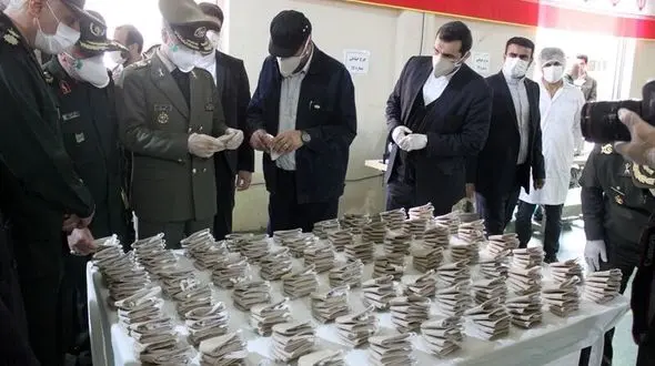 وزیر دفاع از تولید ماسک‌های فیلتردار پیشرفته یونی ‌برای اولین بار خبر داد