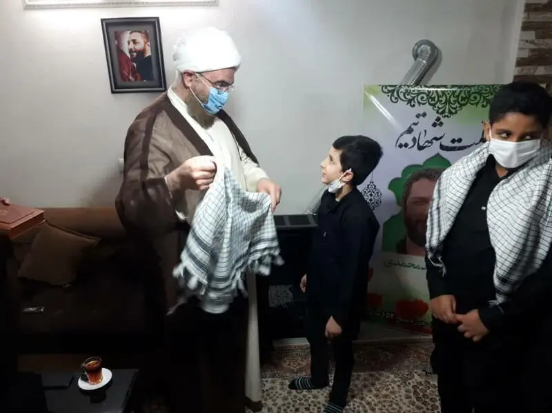 حضور جمعی از نمایندگان مجلس در منزل شهید امر به معروف محمدی