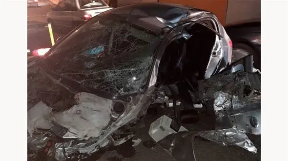 عکس وحشتناک از مچاله شدن پژو 206 / تصادف مرگبار با تیرچراغ برق 