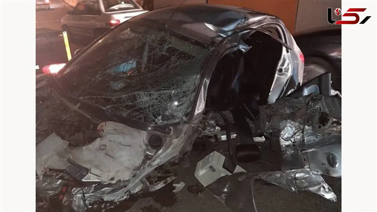 عکس وحشتناک از مچاله شدن پژو 206 / تصادف مرگبار با تیرچراغ برق 