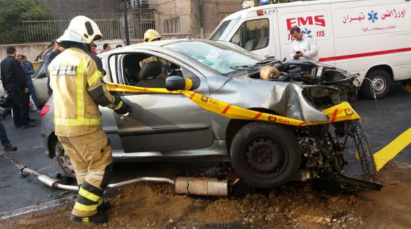 پژو 206 با 3 سرنشین زن در خیابان شریعتی نصف شد +تصاویر 