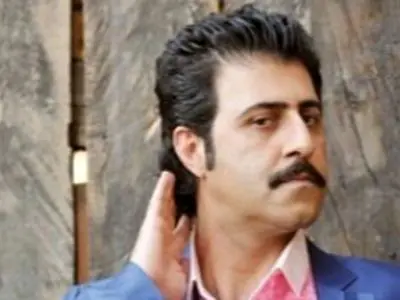 عاشقانه های هومن حاج عبداللهی، رحمتِ پایتخت با همسر واقعی‌ اش/ چه کوچولوی نازی هم دارن! / همسرش زیباتره یا فهمیه پایتخت؟