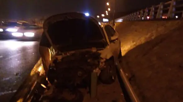 4 عکس از پوکیدن دنا در تصادف با گاردریل / حادثه تلخ در زین الدین