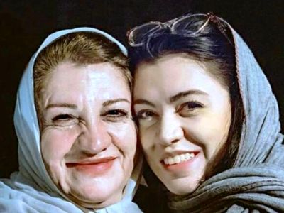 شیدا خلیق، دختر هنرمند ناهید مسلمی:بچه هایی که مثل ما پدر و مادر هنرمند دارند زحمت زیادی برای این کار نکشیدند/ اگه ورود من به بازیگری آسون بوده ولی تضمینی....