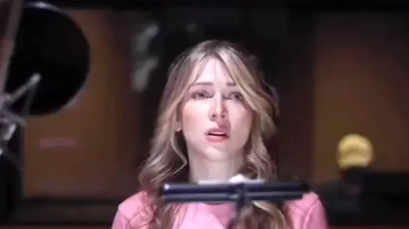 این دختر جذاب جیغ میزند و پول پارو می کند / فیلم عجیب ترین دختر جیغ جیغوی دنیا!