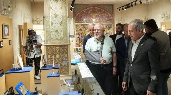 افتتاح نخستین مجموعه هدایای دیپلماتیک در نمایشگاه اصفهان با حضور معاون راهبردی رییس جمهور+تصاویر