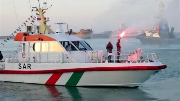 شناور ناجی بوشهر سرنشینان لنج غرقی را نجات دادند 