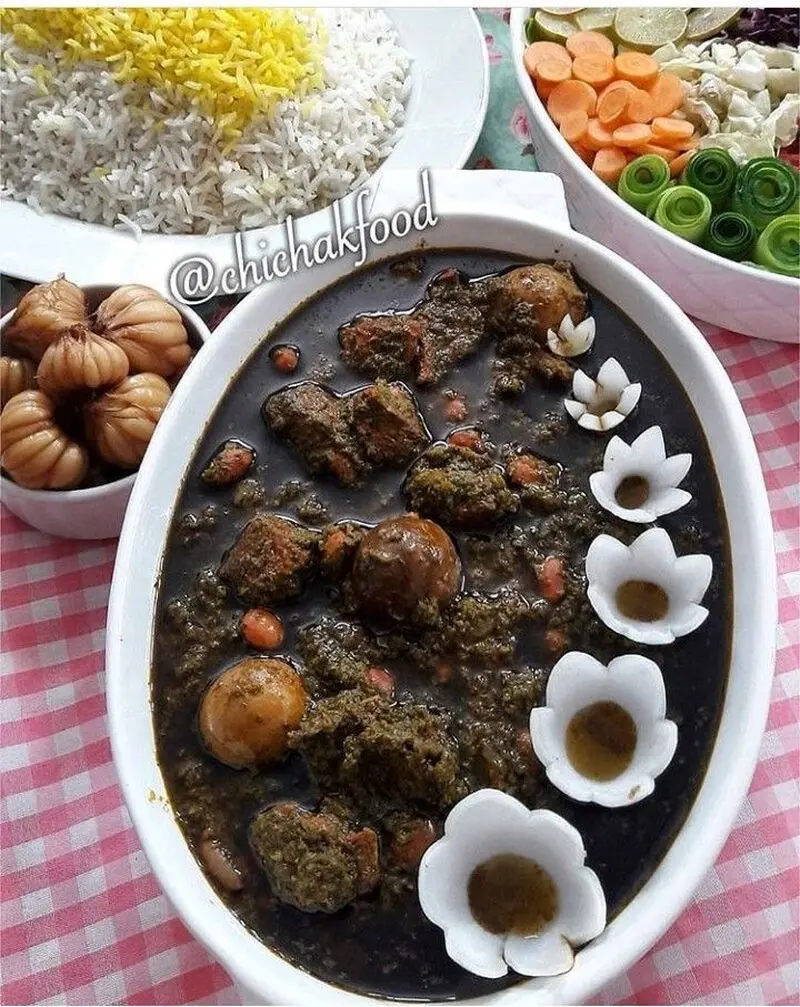 عکس هایی از تزیین قورمه سبزی و برنج مجلسی