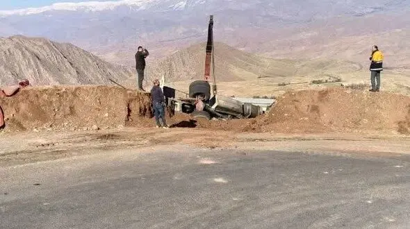 فاجعه از بیخ گوشی قزوینی ها گذشت / واژگونی هولناک تانکر گاز ال پی جی در جاده الموت  + عکس