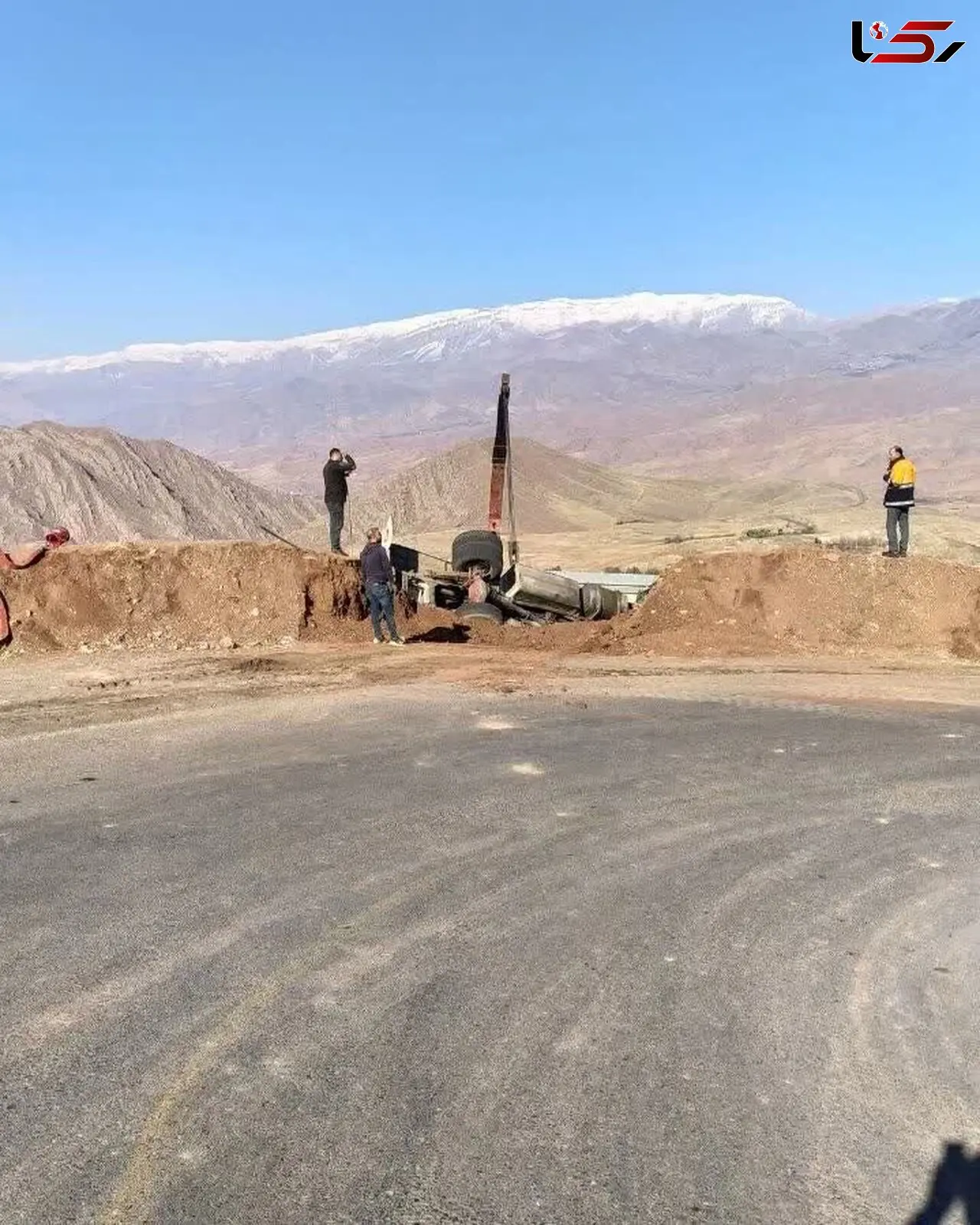 فاجعه از بیخ گوشی قزوینی ها گذشت / واژگونی هولناک تانکر گاز ال پی جی در جاده الموت  + عکس