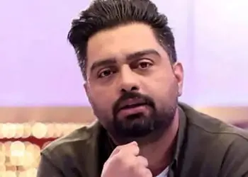 دلنوشته احساسی و تأمل‌برانگیز ایمان قیاسی / از بوی خوش خانه مادربزرگ تا گرد صمیمت کنار هم بودن در یاد مجری محبوب تلویزیون