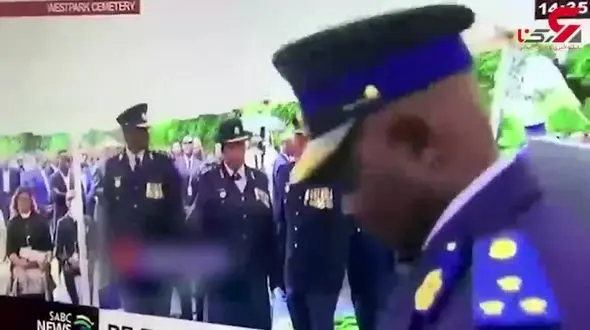 سوتی افسران ارشد پلیس آفریقایی در مراسم خاکسپاری !+فیلم