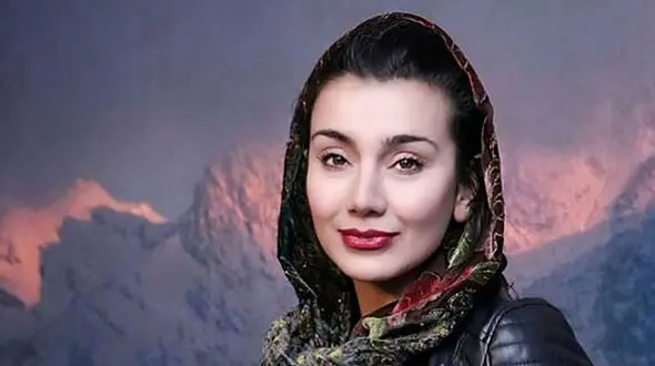 فیلم / نگاهی به چیدمان شیک و دخترانه خانه خاطره حاتمی بازیگر جوان ایران / ببینید سیما تیرانداز و مریم امیرجلالی چه غوغایی کردن سر میز ناهارخوری