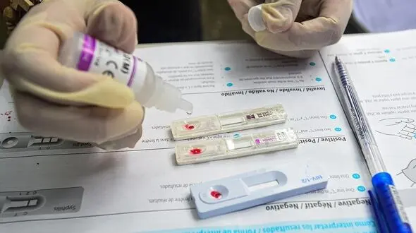 داروهای HIV از نظر علمی بر روی کرونا اثربخش نیستند/ هنوز درمانی برای کرونا وجود ندارد
