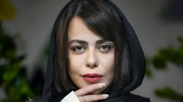 بدشانسی الهام اخوان وسط جنگ  /  من دقیقا سه ماه است که پایم شکسته / وسط بمباران دو عمل جراحی سنگین داشتم  / مجبور شدم از تهران برم
