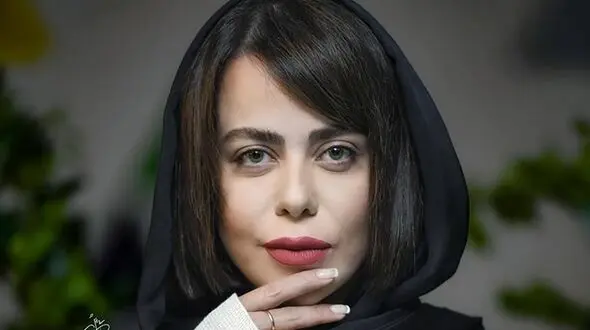 بدشانسی الهام اخوان وسط جنگ  /  من دقیقا سه ماه است که پایم شکسته / وسط بمباران دو عمل جراحی سنگین داشتم  / مجبور شدم از تهران برم