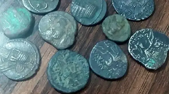 گنج نفیس در دستان یک زن و شوهر مشهدی چه رازی داشت /  آنها نقشه گنج داشتند