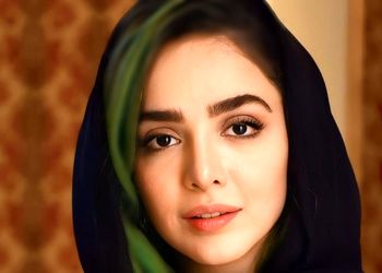 عکس / استایل شیک و منحصر بفرد المیرا دهقانی با چهره‌ای زیبا / یاسمن سریال لحظه گرگ و میش این‌بار با استایلی متفاوت پشت فرمان