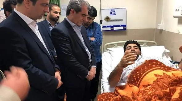 
عیادت مدیرکل آموزش و پرورش خوزستان از معاون مضروب هنرستان حمیدیه
