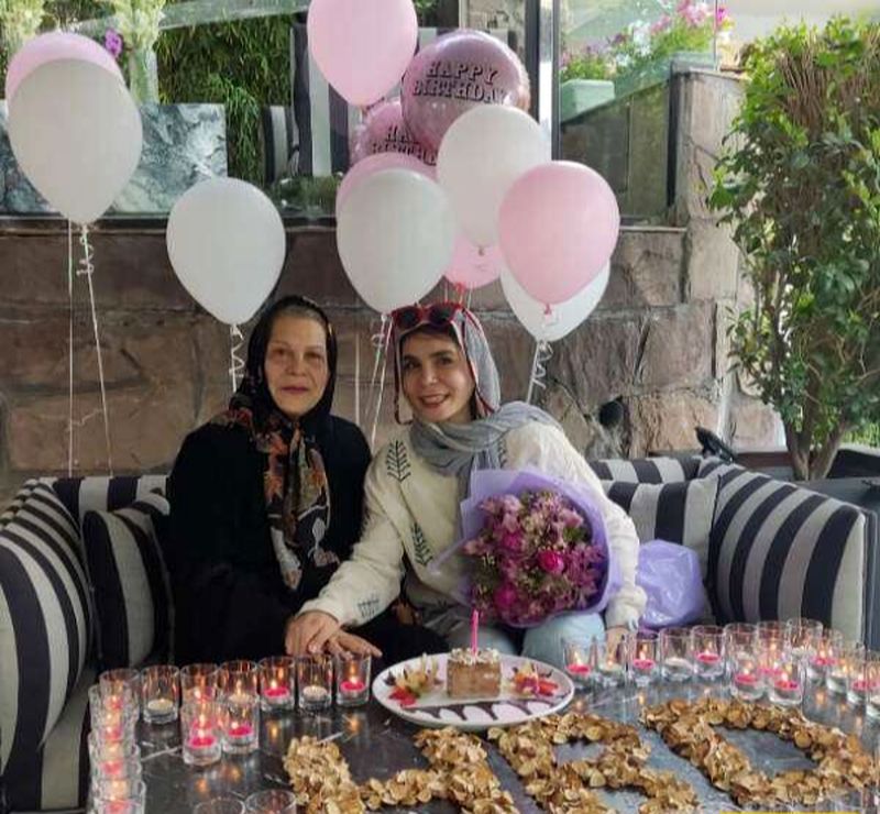 فاطمه امینی و مادرش