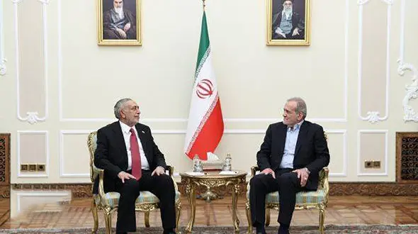 پزشکیان در دیدار رئیس مجلس عراق:تقویت وحدت میان کشورهای اسلامی از اقتضائات مهم شرایط کنونی است