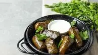 چرا روی دلمه بشقاب می‌گذارند؟ / پاسخ به سوالات کاربران