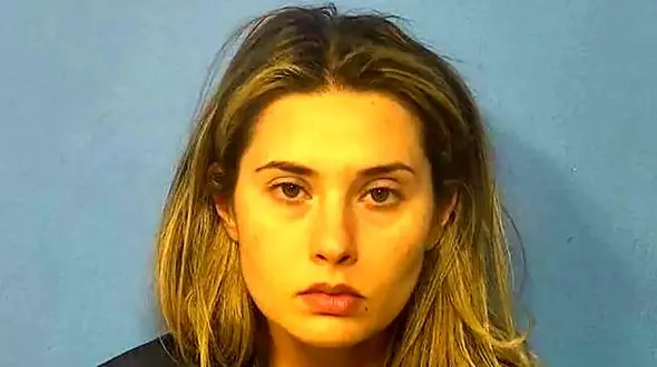 فیلم / بازداشت خانم معلم بی اخلاق در آمریکا