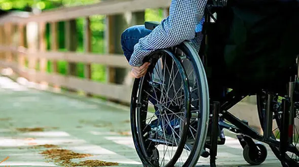 نماینده مجلس: کمک هزینه معیشتی معلولان کفاف هزینه های 4 روز زندگی آنها را هم نمی دهد