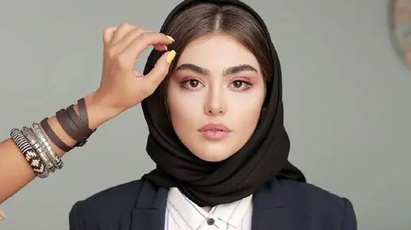  عجیب ترین استوری ریحانه پارسا بعد ترک ایران ! / واکنش به برنامه صدا و سیما !