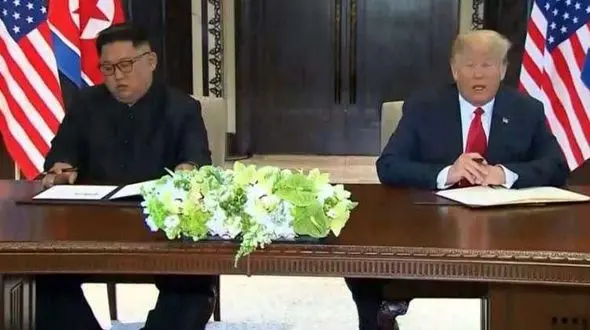امضا یک سند توسط رهبران آمریکا و کره شمالی 