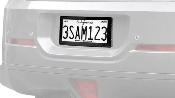پلاک های دیجیتالی در آمریکا روی خودروها نصب می شود