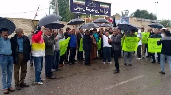 تجمع بازنشستگان شوش مقابل فرمانداری/ به خروجی شورایعالی کار و مزد مصوب معترضیم
