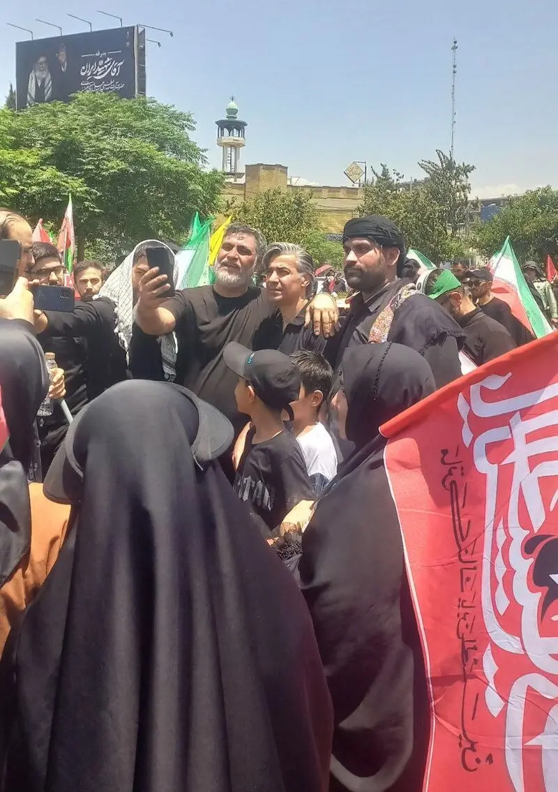 حضور وحید شمسایی در تشییع امام شهید