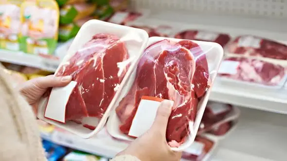 تغییر قیمت گوشت قرمز در یک سال / جهش ۱۱۳ درصدی گردن و ۱۱۰ درصدی ماهیچه در ۱۱ ماه؛ سبد گوشت کارگران تا ۹۰ درصد گران‌ تر شد + جدول 