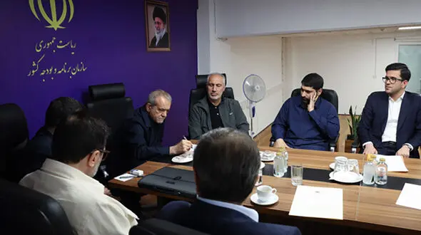 پزشکیان: صرفه‌ جویی در مصرف بنزین ضروری است