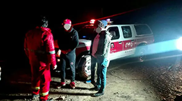 نجات ۳جوان گمشده در کوهستان ازسوی آتش نشانان کاشانی