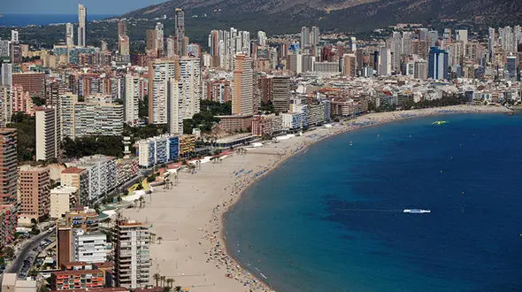 سقوط مرگبار دختر 25 ساله در یک پارتی مختلط شبانه/میهمانان بازجویی می شوند