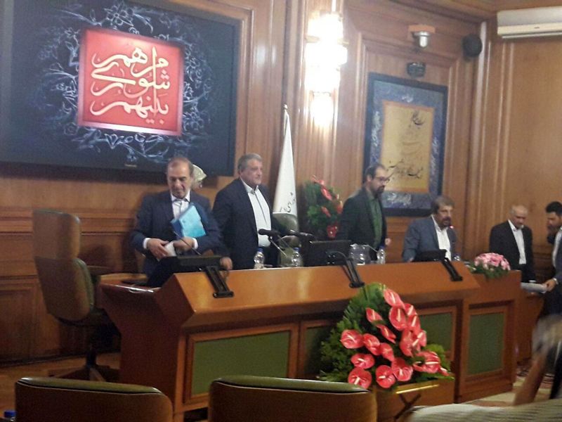 هیئت رئیسه موقت جای خود را به هیئت رئیسه منتخب داد