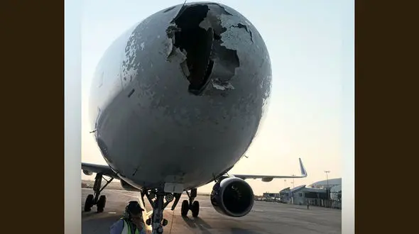 تگرگ شدید باعث خسارت دماغه ایرباس ۳۲۱ در پرواز سرینگر شد + فیلم