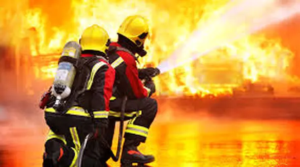 فیلم لحظه آتش‌ سوزی در سیتی سنتر اصفهان