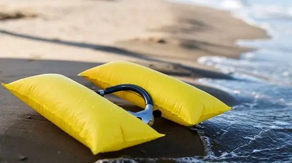 گردنبند شگفت انگیز جایگزین جلیقه نجات شد