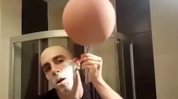 خلاقیت و مهارت خارق العاده در چرخاندن توپ بسکتبال روی انگشتان  + فیلم