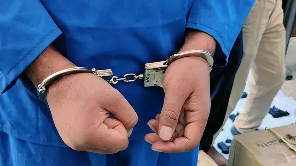 نجات زن جوان از چنگال مرد آتش افروز توسط پلیس 