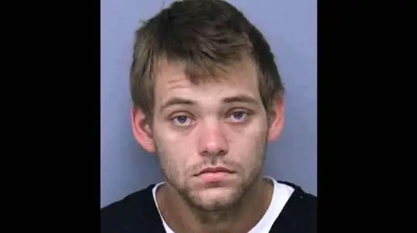 این مرد خود را به گله کروکودیل ها سپرد تا تکه و پاره شود!+عکس 