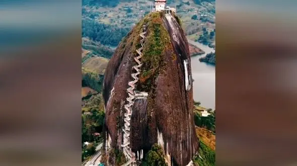 این سنگ معروف چرا جذاب است + فیلم دیدنی
