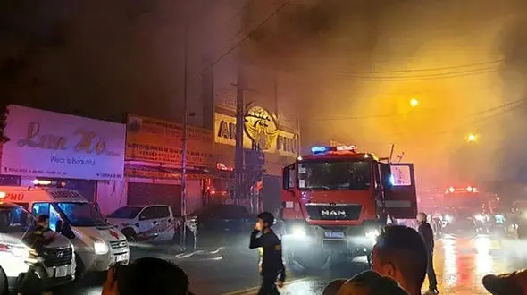 آتش سوزی هولناک و مرگبار در یک کافه / 12 ویتنامی زنده زنده سوختند + عکس